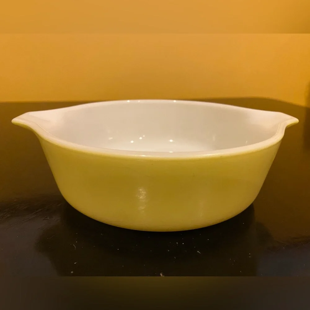 Pyrex dish - Picture 1 of 7